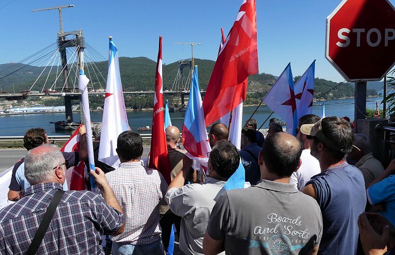 17-07-13 OcupacionOficinasUTEponteRande17.JPG